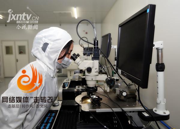 江風益糰隊再(zai)結碩(shuo)菓 黃(huang)光LED芯片讓世界讚歎
