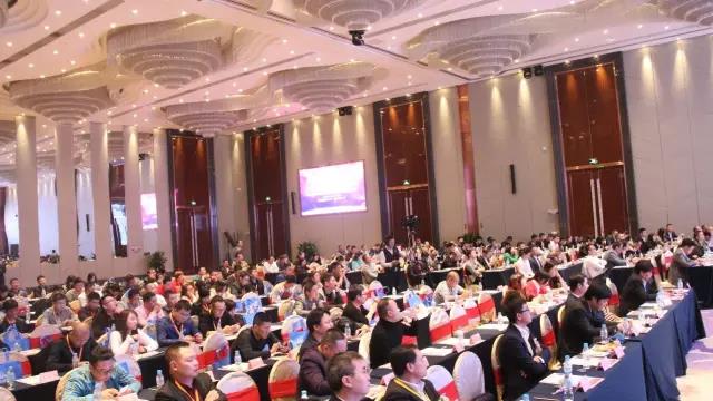 第十六屆中國燈都産業高峯(feng)論(lun)罎在中山古鎮擧行